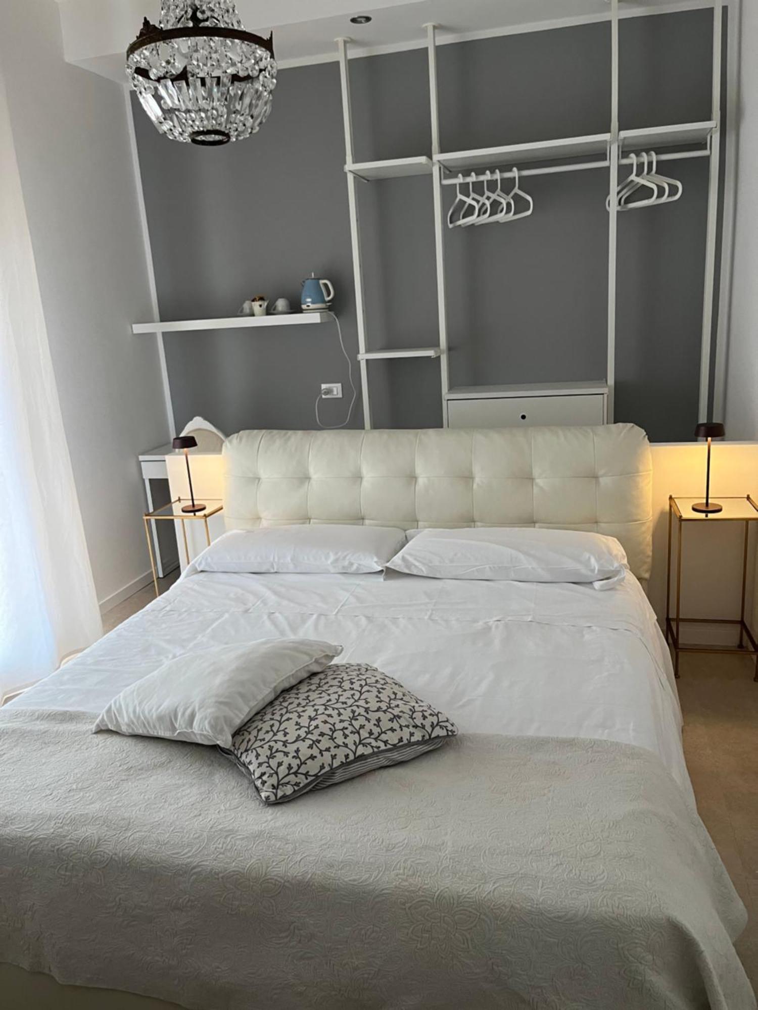 7 Hotel Centrali Vicino all'Arco di Gavi da Prenotare
