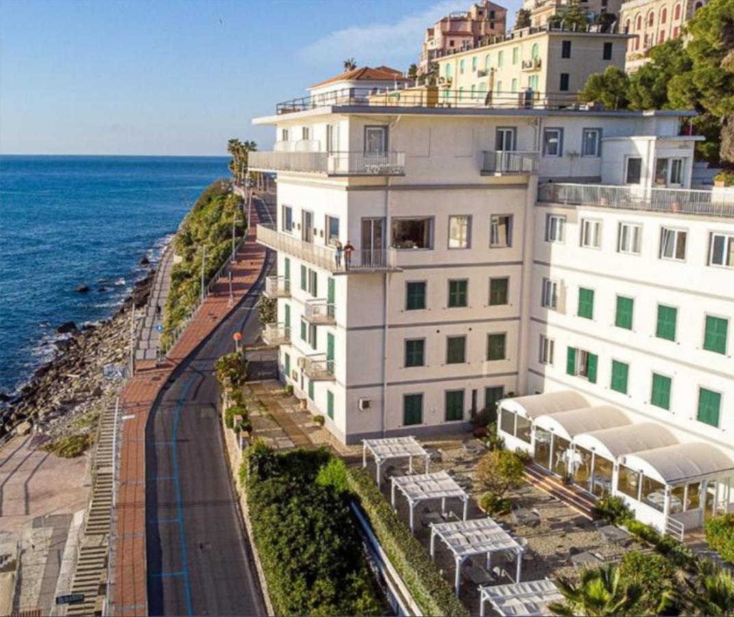 Staying Near Öffentlicher Strand: 4 Hotel Romantici a Confronto