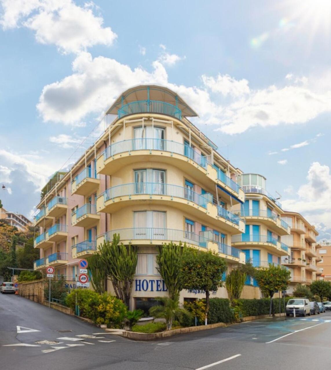 5 Hotel 4 Stelle Vicino al Porto di Alassio da Prenotare