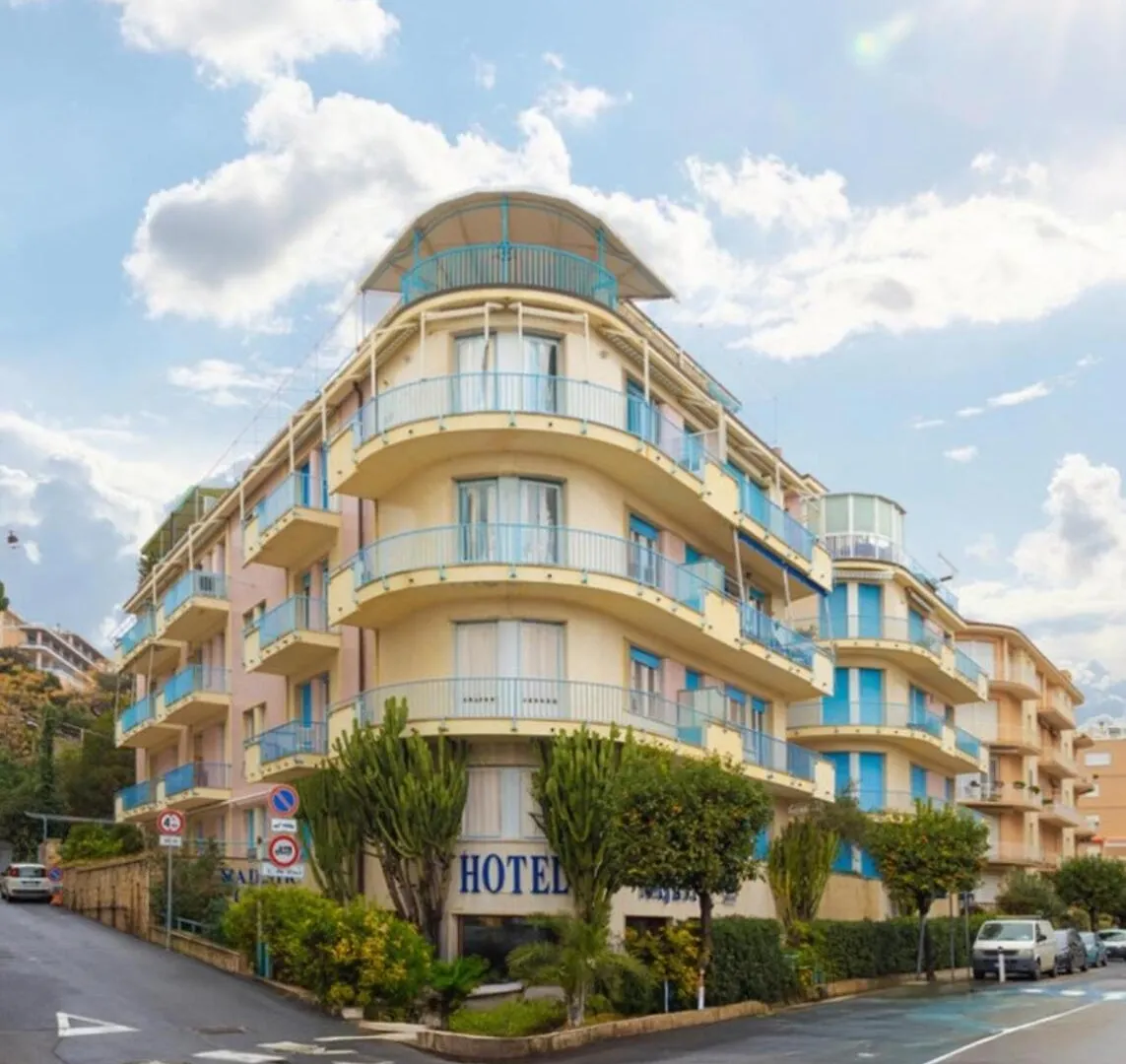 5 Hotel 4 Stelle Vicino al Porto di Alassio da Prenotare
